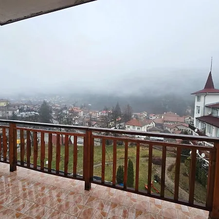 Rooftop With Stunning View *