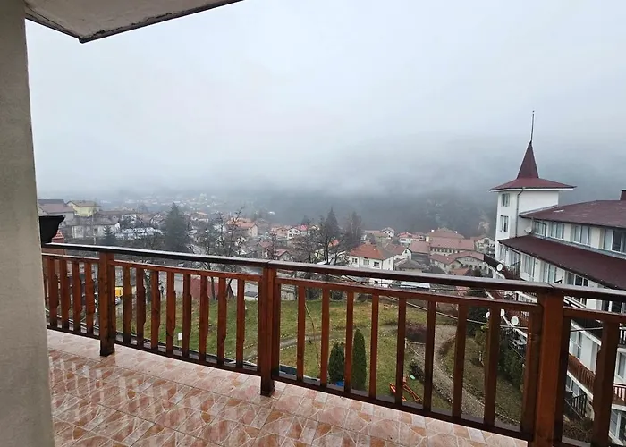 Rooftop With Stunning View *